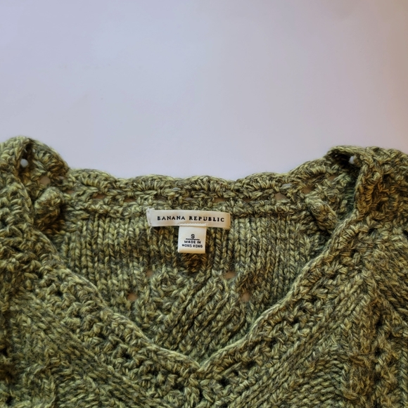 Banana Republic Sweater - Picture 3 of 4